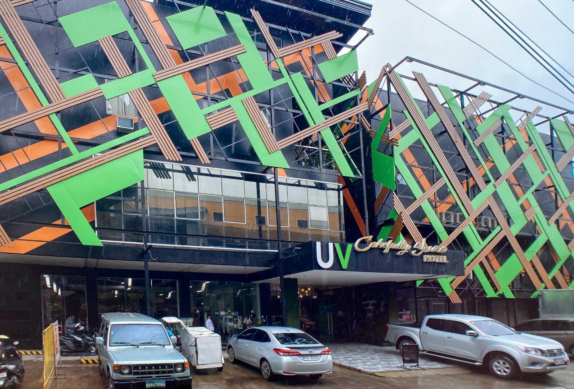 Urbanview At Lacson Street Bacolod City By Reddoorz Exterior foto