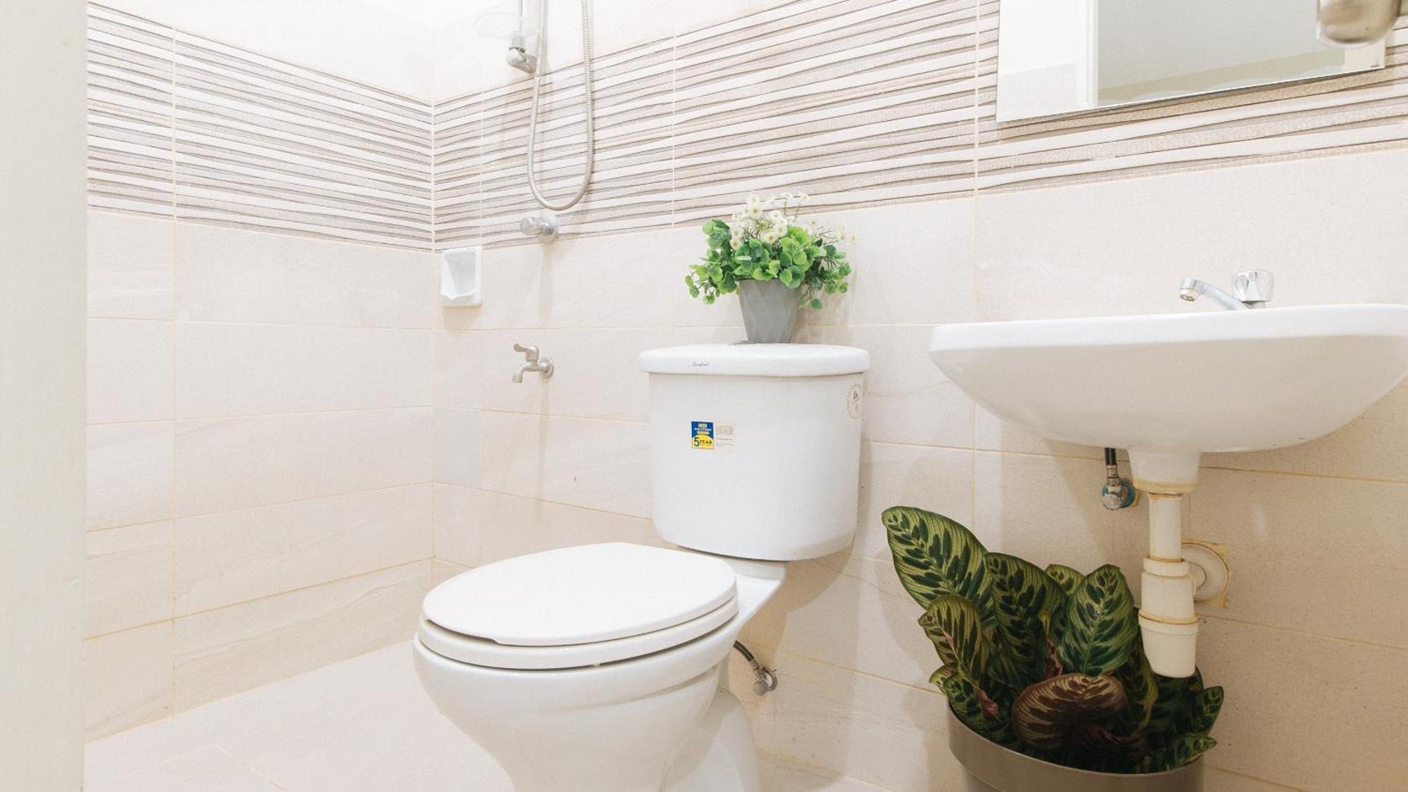 Urbanview At Lacson Street Bacolod City By Reddoorz Exterior foto